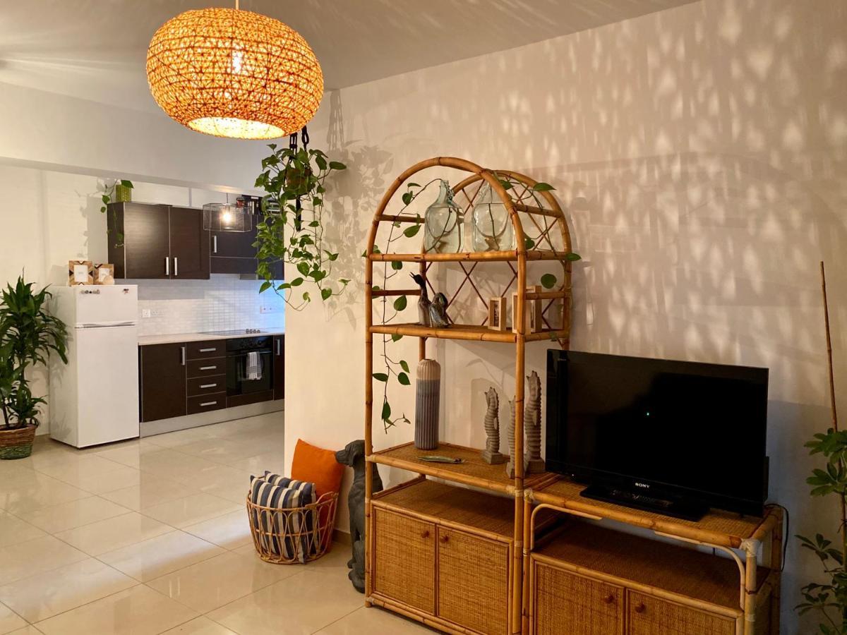 Fat Cow Apartment 102 Livadhia Exterior photo
